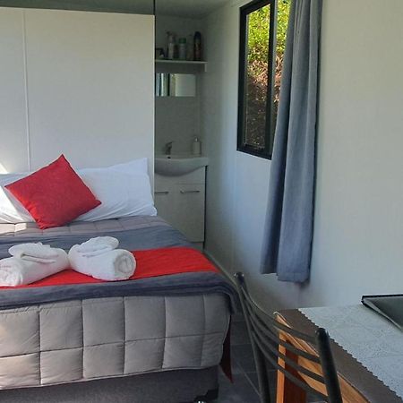 Апартаменты Lakeview Studio Cabin Kuratau Экстерьер фото